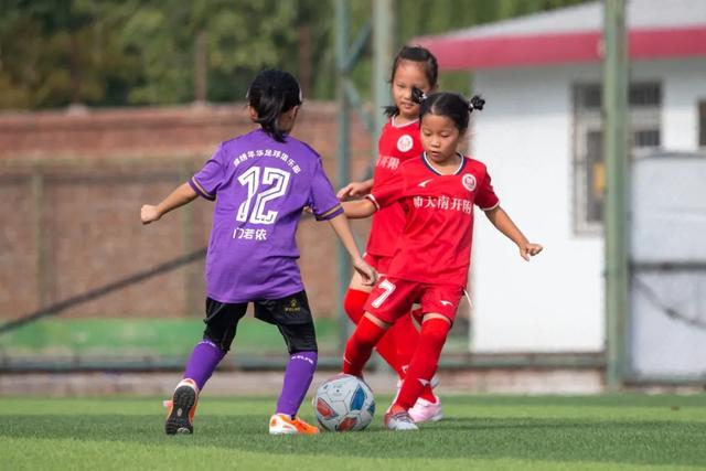 CBA常规赛：上海半场以55-31领先广东，拉塞尔贡献14分